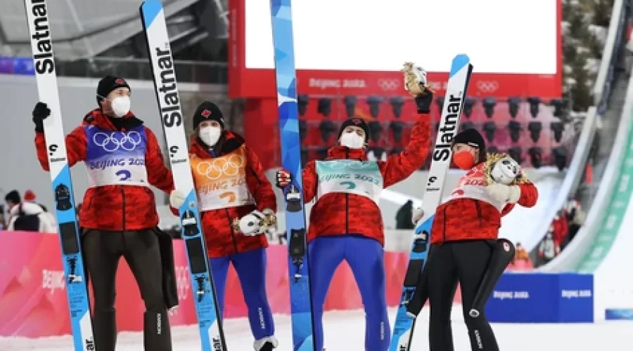 Les sauteurs à ski canadiens volent toujours haut en Europe